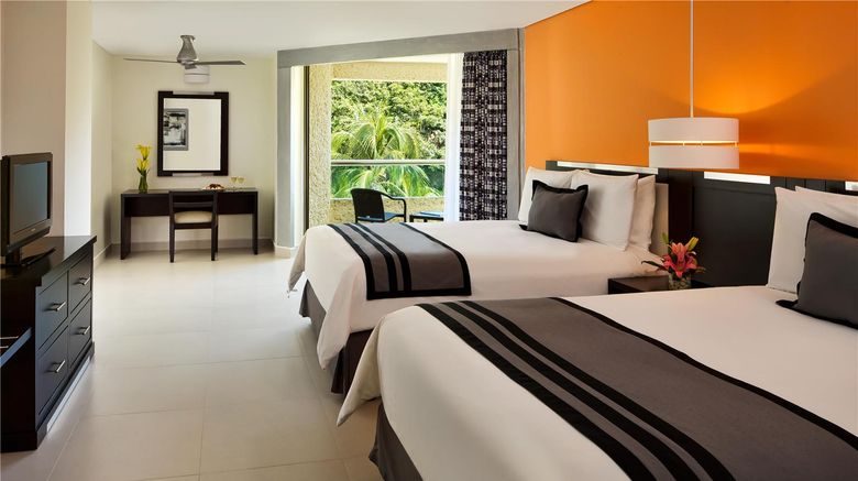 <b>Dreams Huatulco Resort & Spa Room</b>. Images powered by <a href="https://iceportal.shijigroup.com/" title="IcePortal" target="_blank">IcePortal</a>.