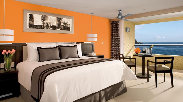<b>Dreams Huatulco Resort & Spa Room</b>. Images powered by <a href="https://iceportal.shijigroup.com/" title="IcePortal" target="_blank">IcePortal</a>.