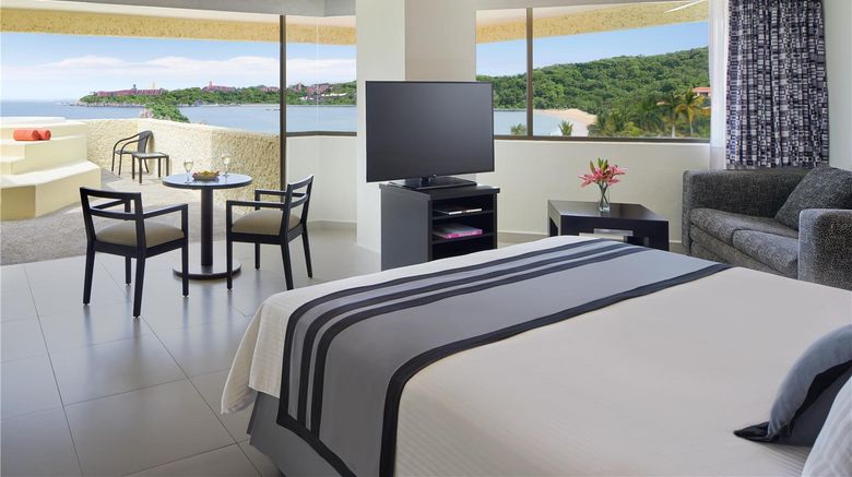 <b>Dreams Huatulco Resort & Spa Suite</b>. Images powered by <a href="https://iceportal.shijigroup.com/" title="IcePortal" target="_blank">IcePortal</a>.
