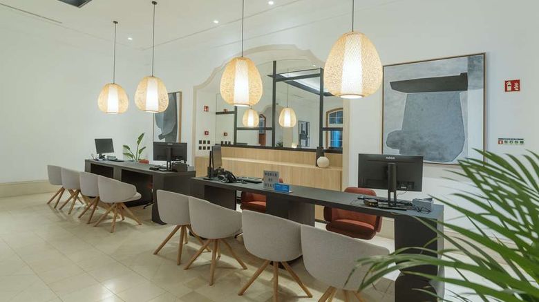<b>Dreams Madeira Resort, Spa & Marina Lobby</b>. Images powered by <a href="https://iceportal.shijigroup.com/" title="IcePortal" target="_blank">IcePortal</a>.