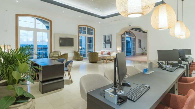 <b>Dreams Madeira Resort, Spa & Marina Lobby</b>. Images powered by <a href="https://iceportal.shijigroup.com/" title="IcePortal" target="_blank">IcePortal</a>.