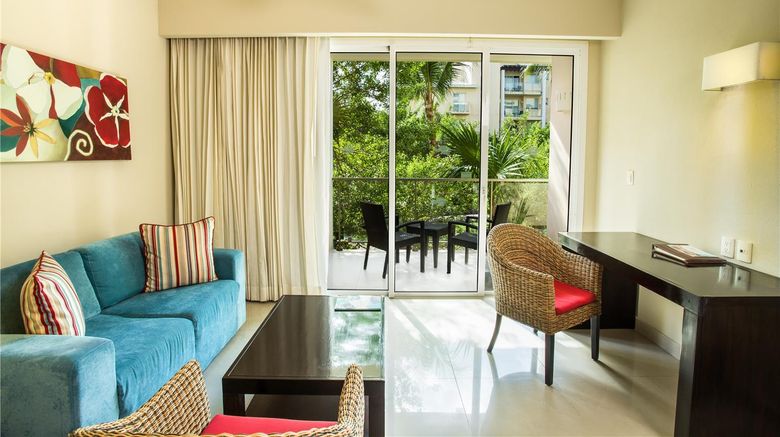 <b>Dreams Jade Resort & Spa Suite</b>. Images powered by <a href="https://iceportal.shijigroup.com/" title="IcePortal" target="_blank">IcePortal</a>.