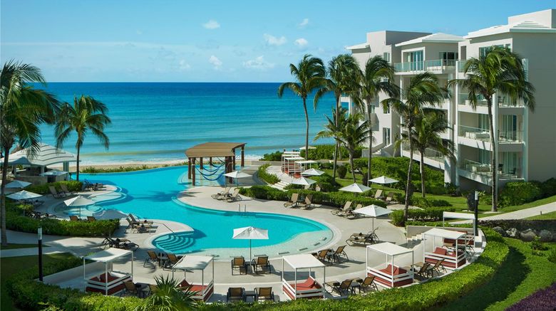 <b>Dreams Jade Resort & Spa Pool</b>. Images powered by <a href="https://iceportal.shijigroup.com/" title="IcePortal" target="_blank">IcePortal</a>.