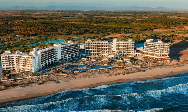 Dreams Estrella del Mar Golf/Spa Resort Exterior