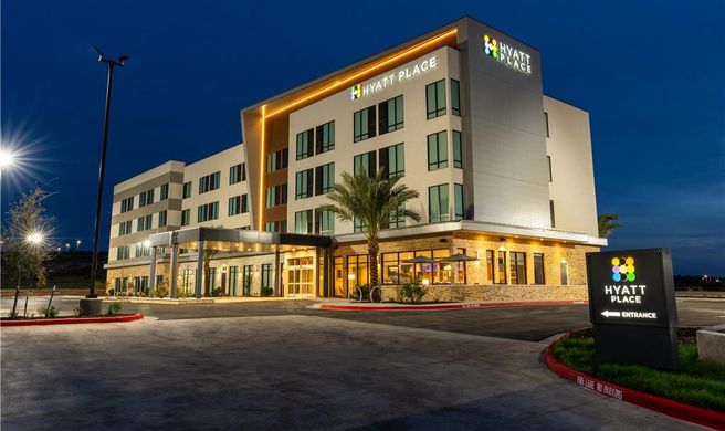 Hyatt Place Eagle Pass Exterior