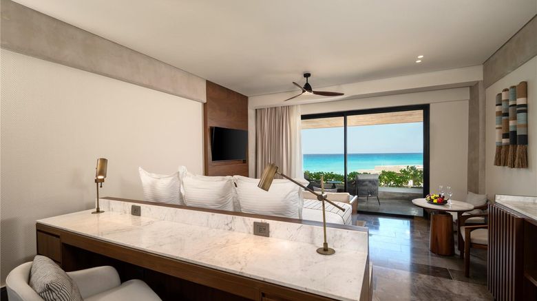 <b>Secrets Resort & Spa Suite</b>. Images powered by <a href="https://iceportal.shijigroup.com/" title="IcePortal" target="_blank">IcePortal</a>.