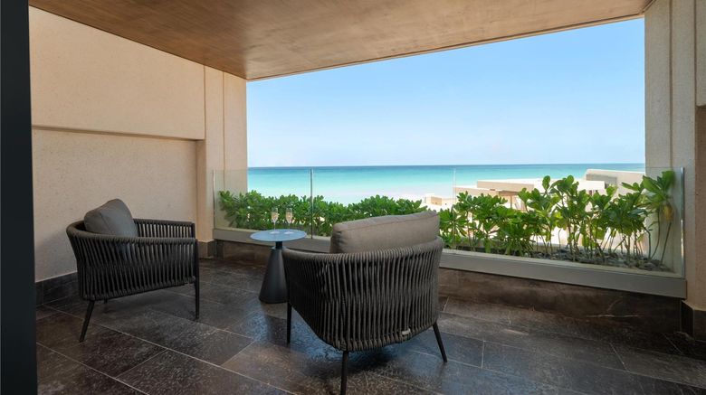 <b>Secrets Resort & Spa Suite</b>. Images powered by <a href="https://iceportal.shijigroup.com/" title="IcePortal" target="_blank">IcePortal</a>.