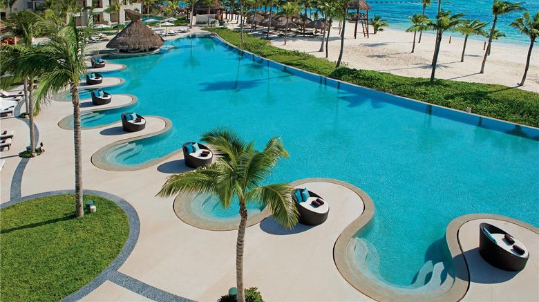 <b>Secrets Akumal Riviera Maya Pool</b>. Images powered by <a href="https://iceportal.shijigroup.com/" title="IcePortal" target="_blank">IcePortal</a>.