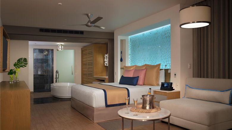 <b>Secrets Riviera Cancun Resort & Spa Suite</b>. Images powered by <a href="https://iceportal.shijigroup.com/" title="IcePortal" target="_blank">IcePortal</a>.