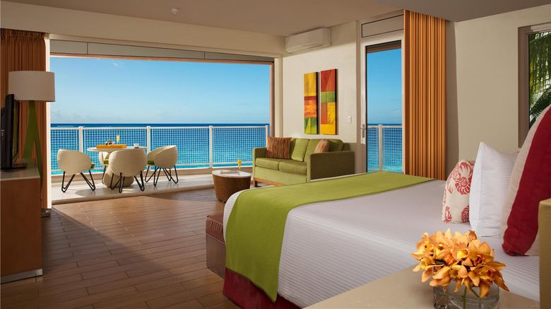<b>Sunscape Curacao Resort, Spa & Casino Suite</b>. Images powered by <a href="https://iceportal.shijigroup.com/" title="IcePortal" target="_blank">IcePortal</a>.