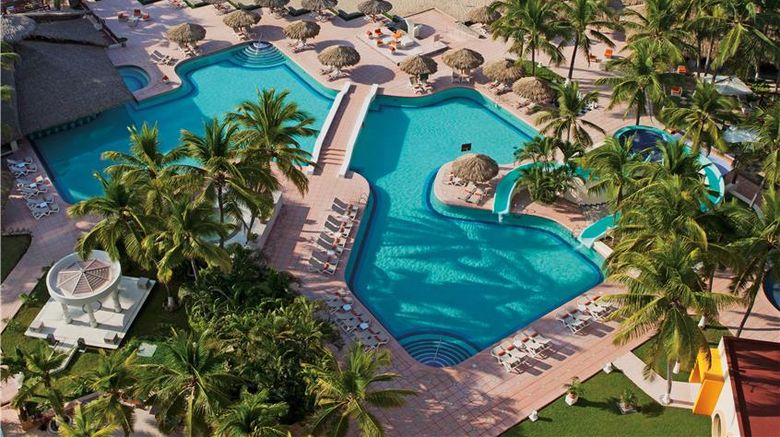 <b>Sunscape Dorado Pacifico Ixtapa Pool</b>. Images powered by <a href="https://iceportal.shijigroup.com/" title="IcePortal" target="_blank">IcePortal</a>.