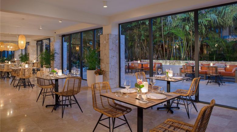 <b>Zoetry Curacao Resort & Spa Restaurant</b>. Images powered by <a href="https://iceportal.shijigroup.com/" title="IcePortal" target="_blank">IcePortal</a>.