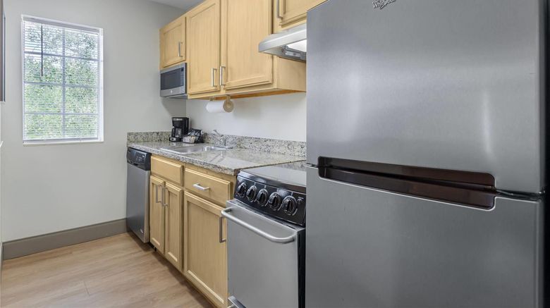<b>MainStay Suites Room</b>. Images powered by <a href="https://iceportal.shijigroup.com/" title="IcePortal" target="_blank">IcePortal</a>.