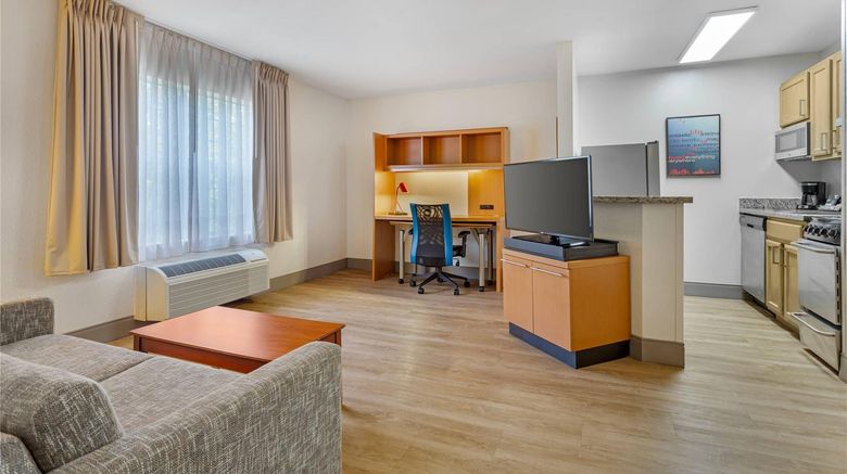 <b>MainStay Suites Room</b>. Images powered by <a href="https://iceportal.shijigroup.com/" title="IcePortal" target="_blank">IcePortal</a>.