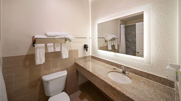 Baymont by Wyndham Texas City Suite