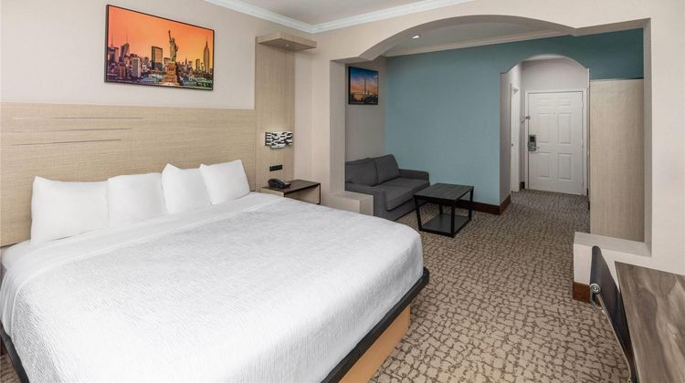 Baymont by Wyndham Texas City Suite