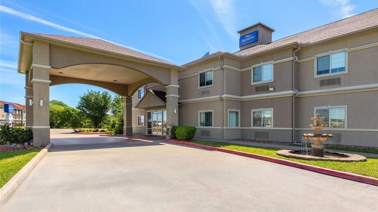Baymont by Wyndham Texas City Exterior