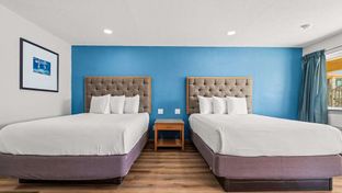 Econo Lodge Inn and Suites Sealy