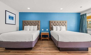 Econo Lodge Inn and Suites Sealy
