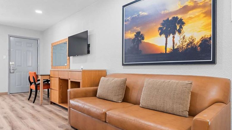 <b>Econo Lodge Inn and Suites Sealy Room</b>. Images powered by <a href="https://iceportal.shijigroup.com/" title="IcePortal" target="_blank">IcePortal</a>.