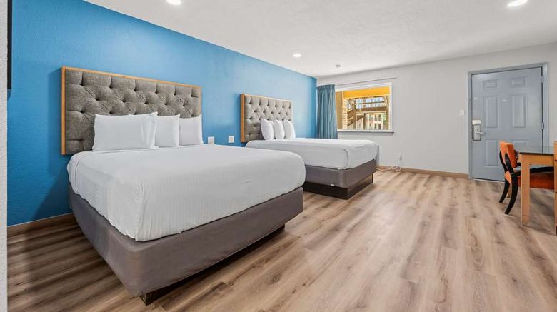 <b>Econo Lodge Inn and Suites Sealy Room</b>. Images powered by <a href="https://iceportal.shijigroup.com/" title="IcePortal" target="_blank">IcePortal</a>.