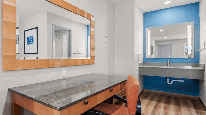 <b>Econo Lodge Inn and Suites Sealy Room</b>. Images powered by <a href="https://iceportal.shijigroup.com/" title="IcePortal" target="_blank">IcePortal</a>.