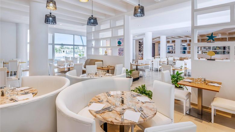 <b>Melia Costa Rey Restaurant</b>. Images powered by <a href="https://iceportal.shijigroup.com/" title="IcePortal" target="_blank">IcePortal</a>.