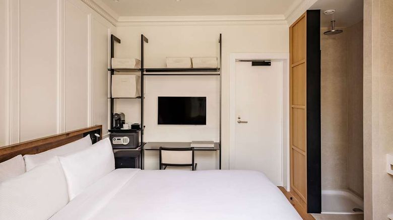 <b>The Caesar Hotel Room</b>. Images powered by <a href="https://iceportal.shijigroup.com/" title="IcePortal" target="_blank">IcePortal</a>.