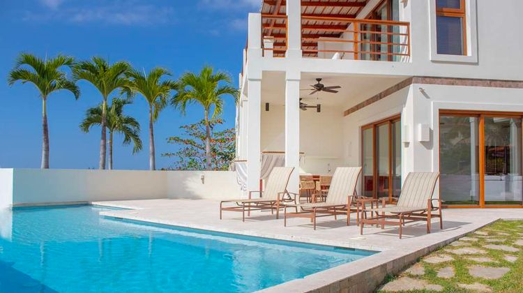 Las Verandas Hotel & Villas Suite