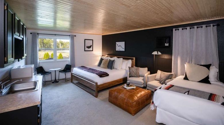<b>Placid Bay Inn Room</b>. Images powered by <a href="https://iceportal.shijigroup.com/" title="IcePortal" target="_blank">IcePortal</a>.