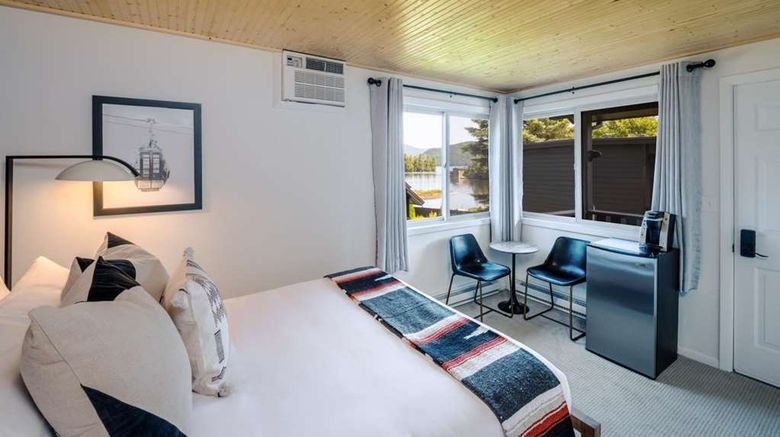<b>Placid Bay Inn Room</b>. Images powered by <a href="https://iceportal.shijigroup.com/" title="IcePortal" target="_blank">IcePortal</a>.