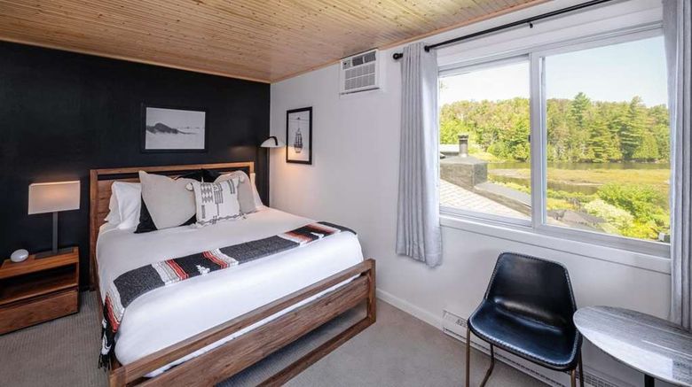 <b>Placid Bay Inn Room</b>. Images powered by <a href="https://iceportal.shijigroup.com/" title="IcePortal" target="_blank">IcePortal</a>.