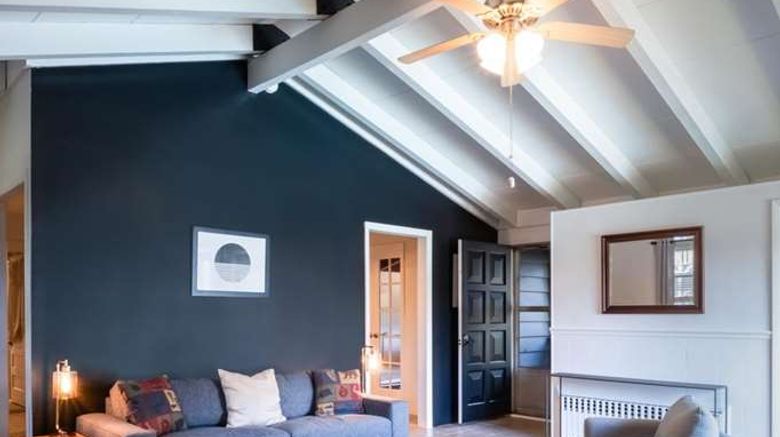 <b>Placid Bay Inn Room</b>. Images powered by <a href="https://iceportal.shijigroup.com/" title="IcePortal" target="_blank">IcePortal</a>.