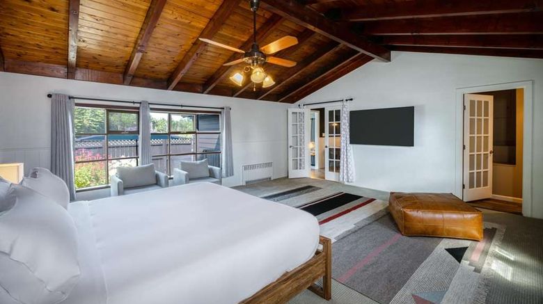 <b>Placid Bay Inn Room</b>. Images powered by <a href="https://iceportal.shijigroup.com/" title="IcePortal" target="_blank">IcePortal</a>.