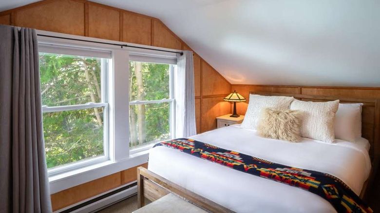 <b>Placid Bay Inn Room</b>. Images powered by <a href="https://iceportal.shijigroup.com/" title="IcePortal" target="_blank">IcePortal</a>.