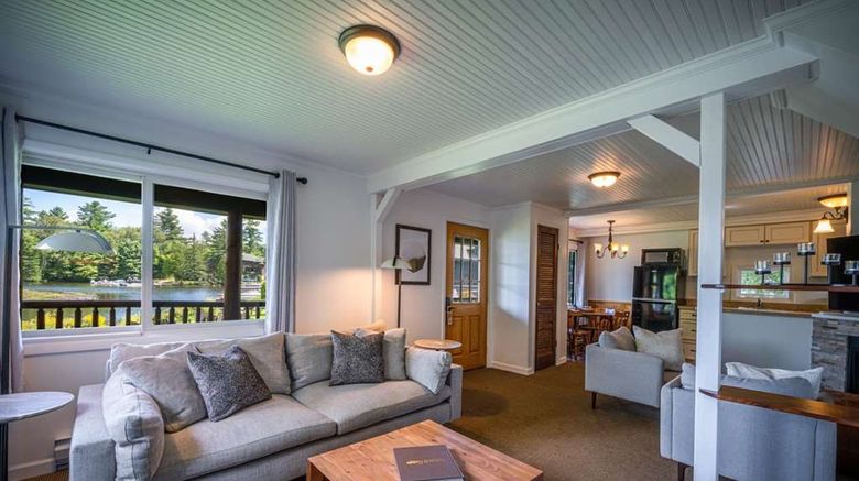 <b>Placid Bay Inn Room</b>. Images powered by <a href="https://iceportal.shijigroup.com/" title="IcePortal" target="_blank">IcePortal</a>.