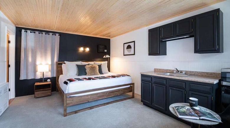 <b>Placid Bay Inn Room</b>. Images powered by <a href="https://iceportal.shijigroup.com/" title="IcePortal" target="_blank">IcePortal</a>.