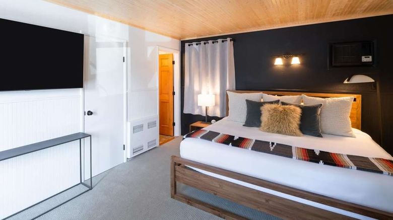 Placid Bay Inn Room. Images powered by <a href="https://iceportal.shijigroup.com" target="_blank" rel="noopener">Ice Portal</a>.