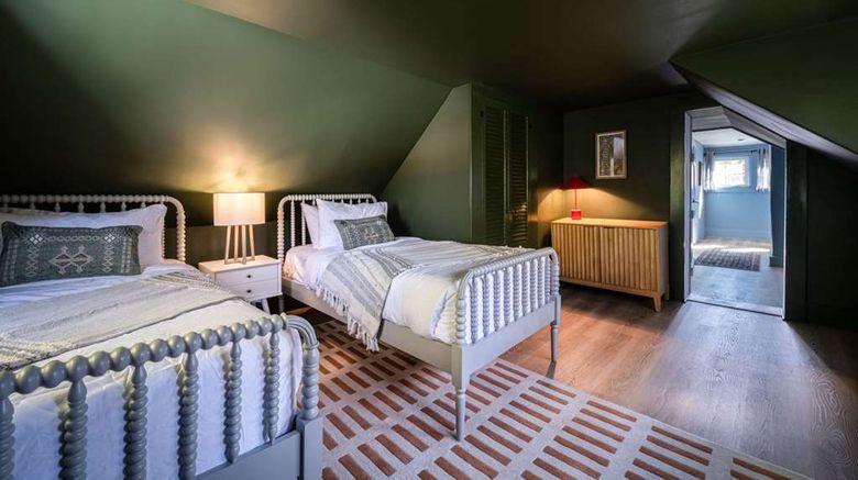 <b>Hotel Riverhouse Room</b>. Images powered by <a href="https://iceportal.shijigroup.com/" title="IcePortal" target="_blank">IcePortal</a>.