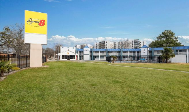 Super 8 by Wyndham Portsmouth Norfolk Exterior