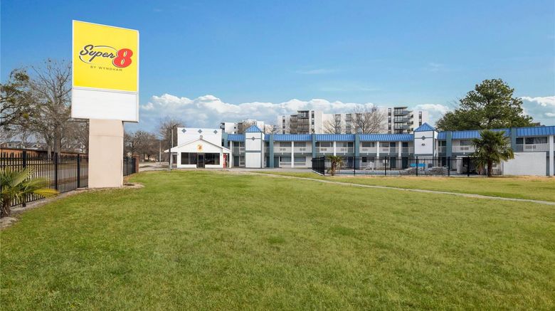 Super 8 by Wyndham Portsmouth Norfolk Exterior. Images powered by <a href="https://iceportal.shijigroup.com" target="_blank" rel="noopener">Ice Portal</a>.
