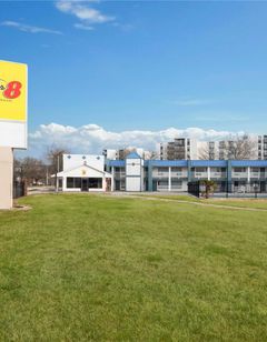 Super 8 by Wyndham Portsmouth Norfolk