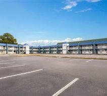 Super 8 by Wyndham Portsmouth Norfolk Exterior