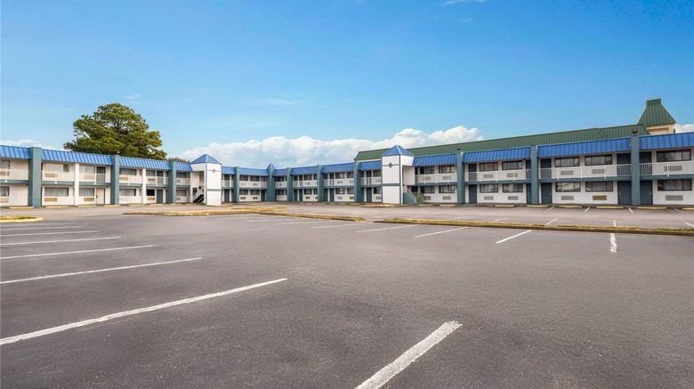 <b>Super 8 by Wyndham Portsmouth Norfolk Exterior</b>. Images powered by <a href="https://iceportal.shijigroup.com/" title="IcePortal" target="_blank">IcePortal</a>.