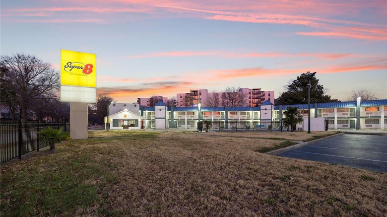 <b>Super 8 by Wyndham Portsmouth Norfolk Exterior</b>. Images powered by <a href="https://iceportal.shijigroup.com/" title="IcePortal" target="_blank">IcePortal</a>.
