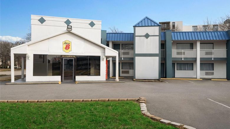 <b>Super 8 by Wyndham Portsmouth Norfolk Exterior</b>. Images powered by <a href="https://iceportal.shijigroup.com/" title="IcePortal" target="_blank">IcePortal</a>.