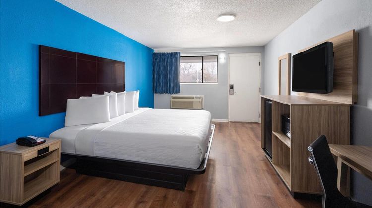Super 8 by Wyndham Portsmouth Norfolk Room