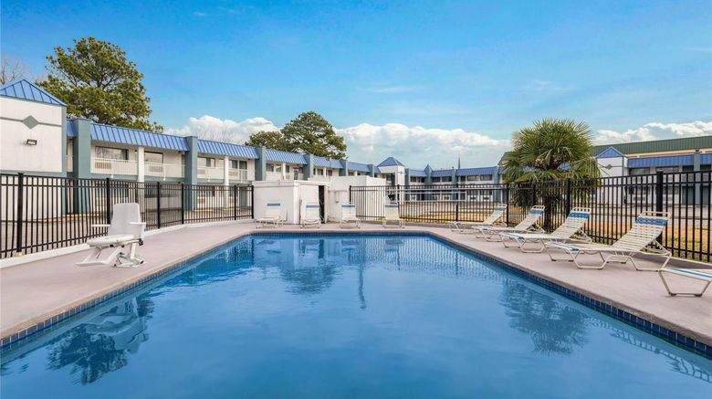 <b>Super 8 by Wyndham Portsmouth Norfolk Pool</b>. Images powered by <a href="https://iceportal.shijigroup.com/" title="IcePortal" target="_blank">IcePortal</a>.