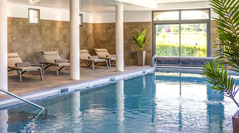 <b>Chateau des Vigiers Pool</b>. Images powered by <a href="https://iceportal.shijigroup.com/" title="IcePortal" target="_blank">IcePortal</a>.