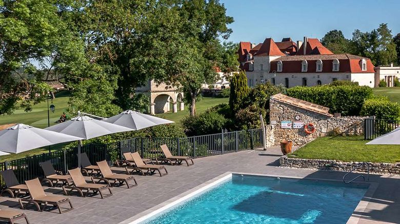 <b>Chateau des Vigiers Pool</b>. Images powered by <a href="https://iceportal.shijigroup.com/" title="IcePortal" target="_blank">IcePortal</a>.
